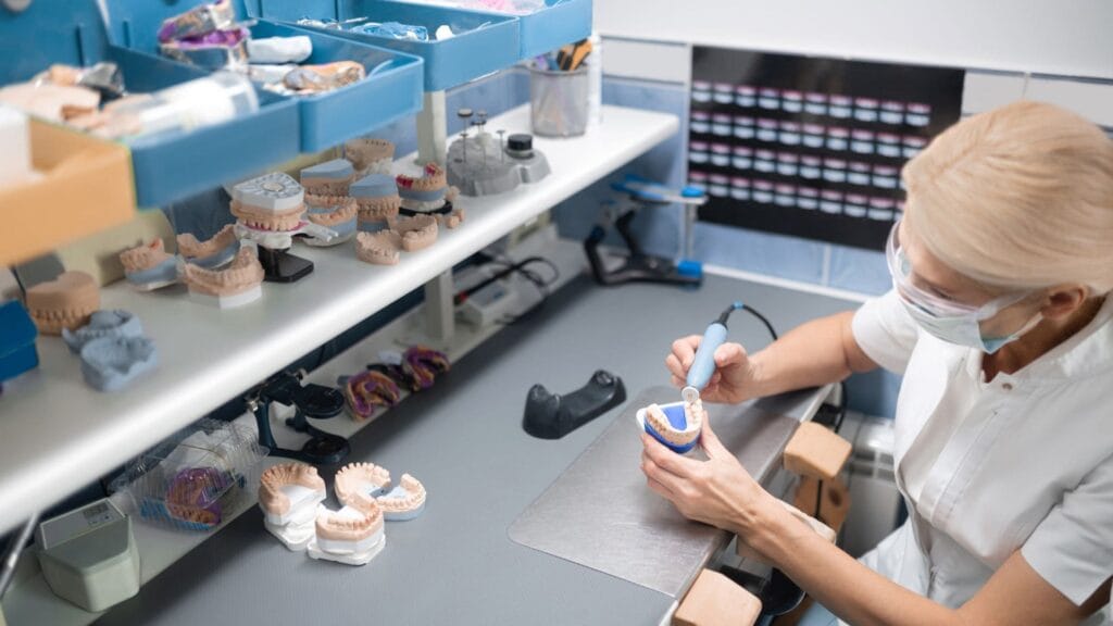 Guías quirúrgicas de implantes: del CBCT a la férula fresada o impresa